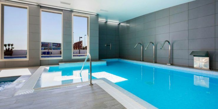 Maravilloso apartamento en Villamartín, con piscina climatizada, gimnasio y spa.